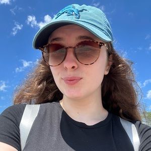 Meet your Posher, Holly